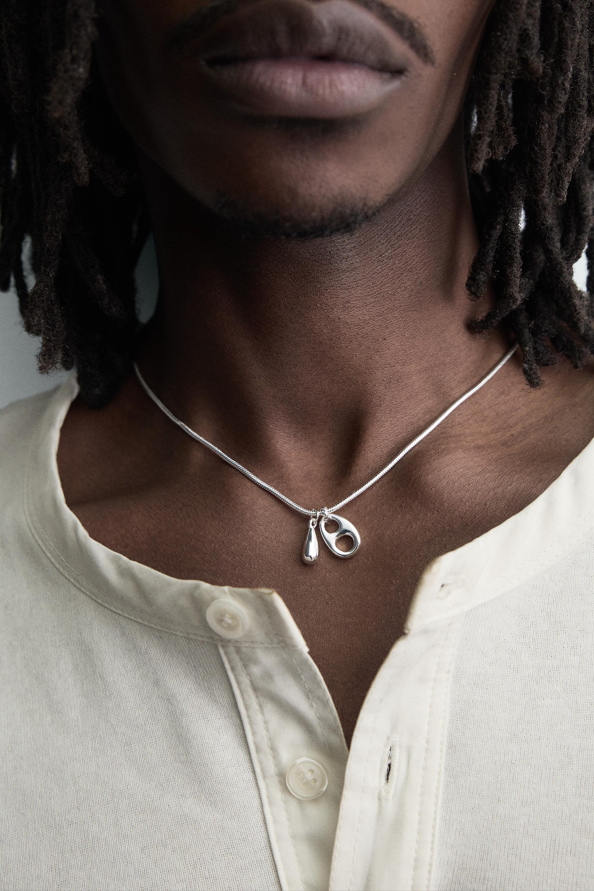 TUBULAR CHAIN WITH PENDANTS